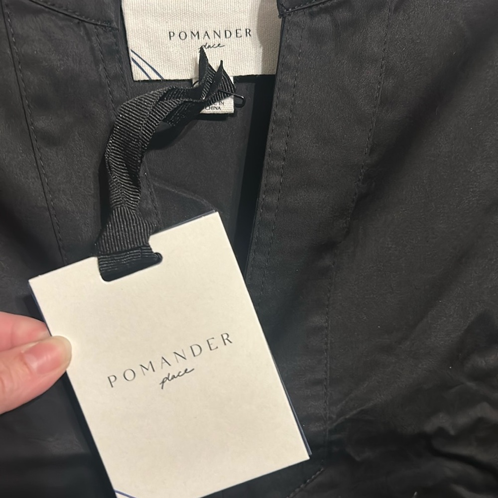 POMANDER PLACE
Black Roxanne Dress - Picture 8 of 11